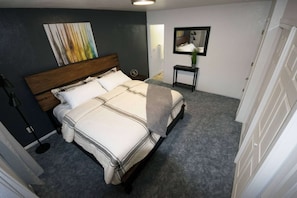 3 bedrooms, desk, iron/ironing board, WiFi