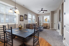 Dining - Closest resort to Silver Dollar City (Branson)