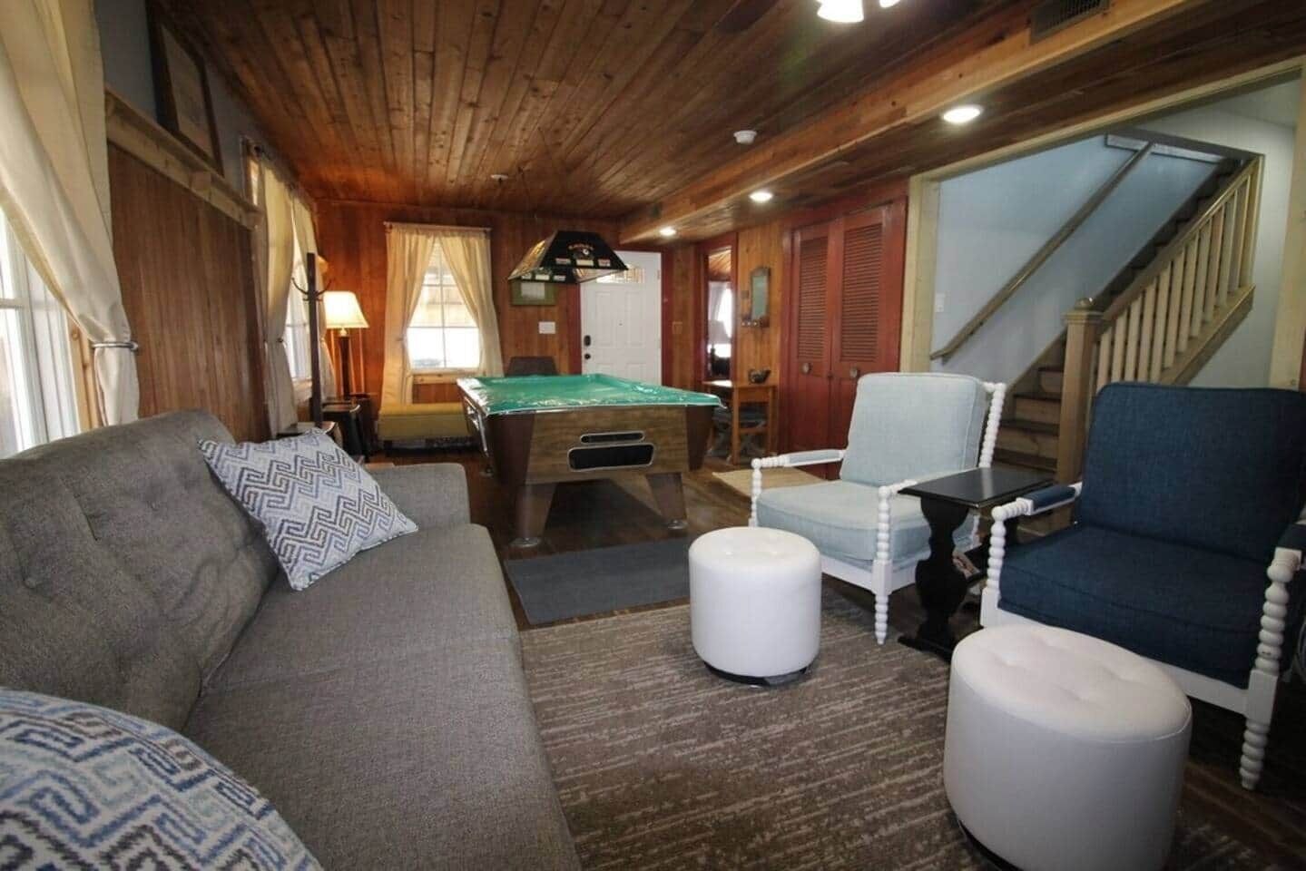 Smart TV, chimenea, videojuegos y reproductor de DVD 