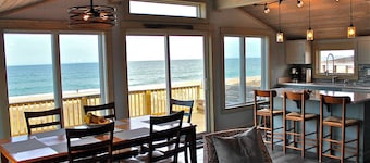 Oceanfront, Luxurious Kitchen & Baths, HotTub, Quality Linens & Towels