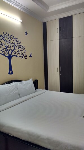 1 bedroom, in-room safe, iron/ironing board, WiFi