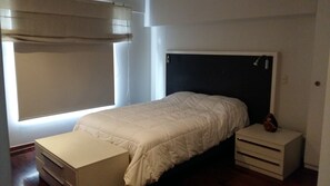 2 bedrooms, iron/ironing board, internet, bed sheets