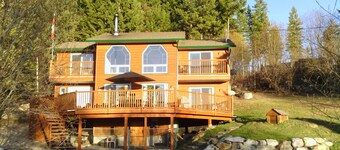 Quiet Peaceful Carmi Mountain Home.