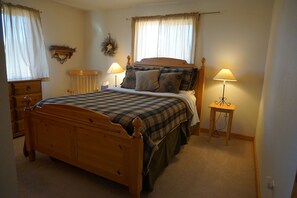 3 slaapkamers, een strijkplank/strijkijzer, wifi, beddengoed