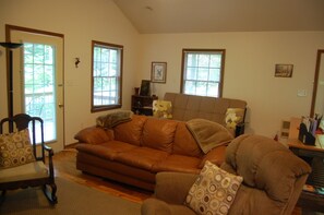 Smart TV, fireplace, DVD player