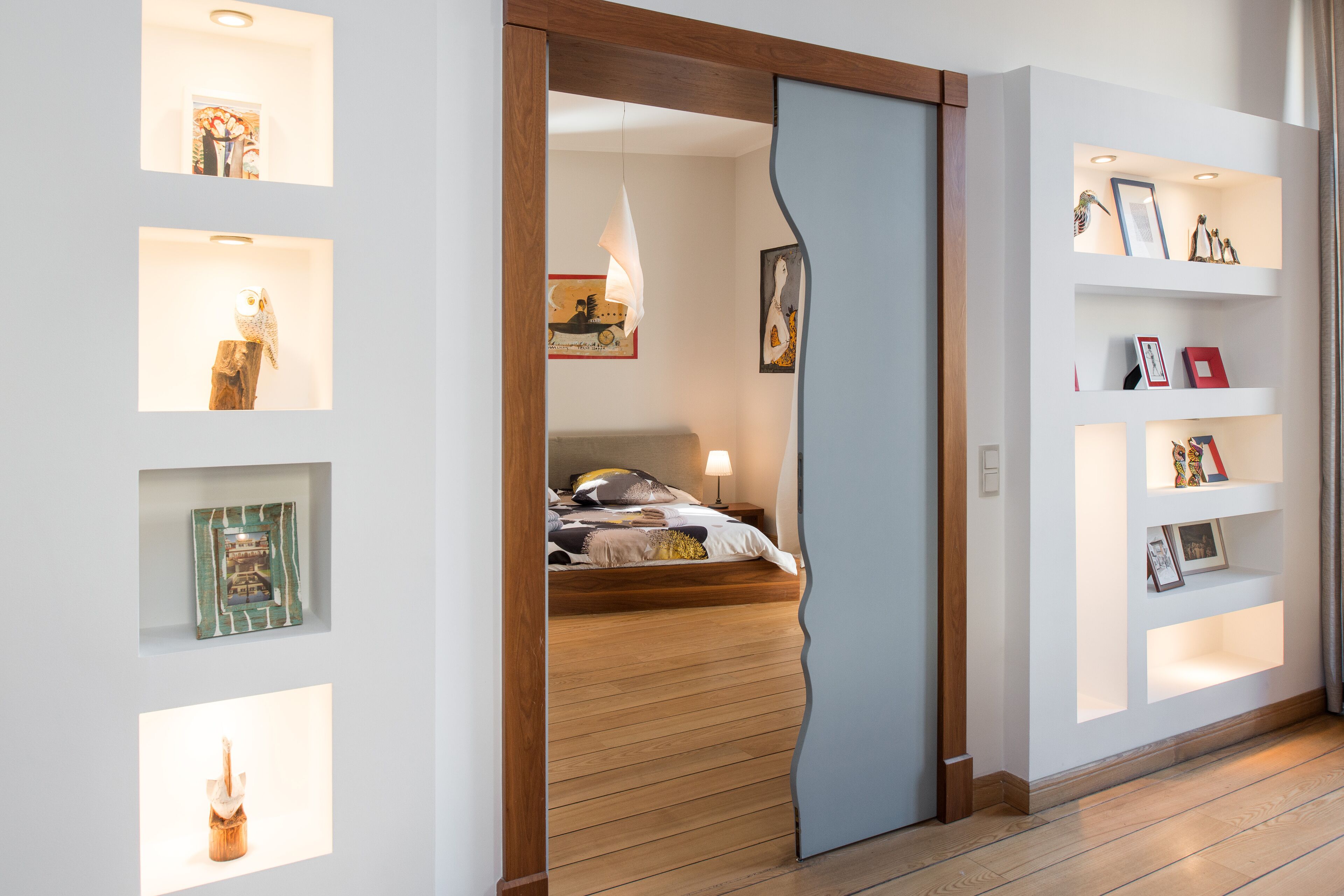 3 bedrooms, desk, iron/ironing board, travel crib