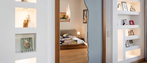 3 bedrooms, desk, iron/ironing board, travel crib