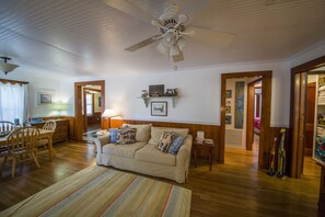 Smart TV, DVD player, ping pong, books - Mermaid Cottage Priv Heated Pool!   (St. Simons Island)