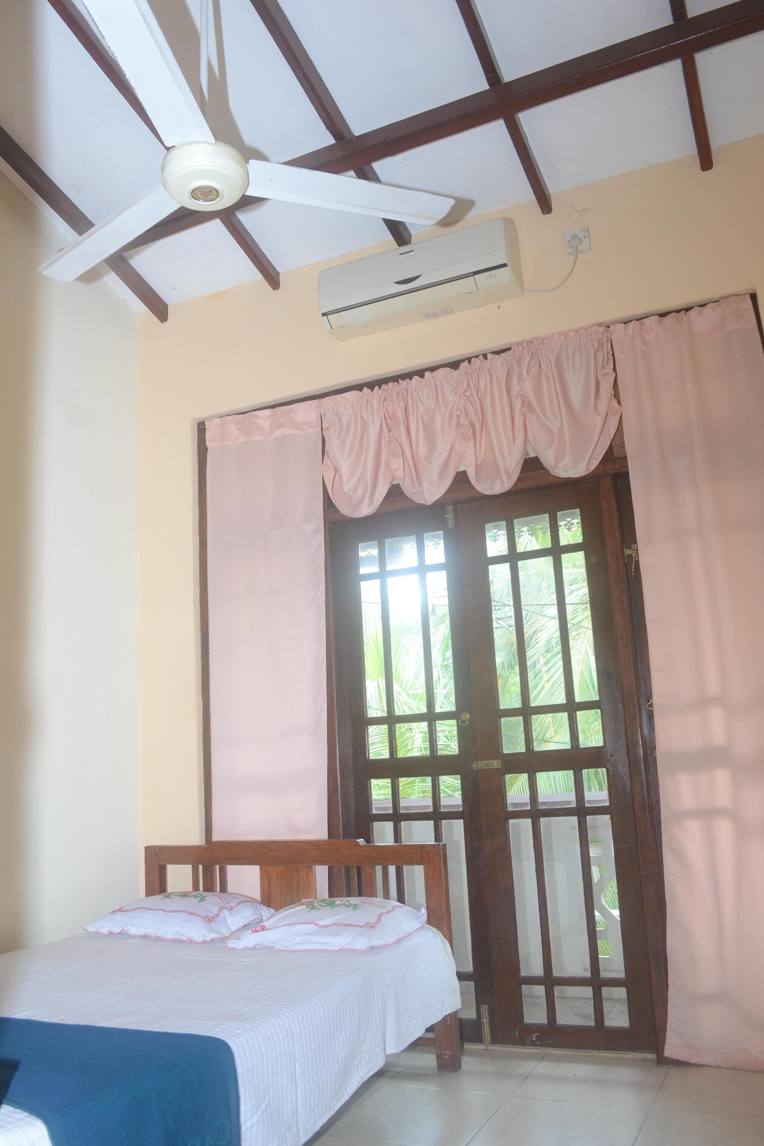 3 soveværelser, skrivebord, internetforbindelse, sengetøj