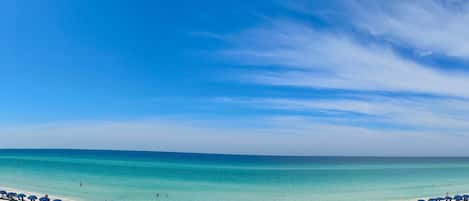 Am Strand, Liegestühle, Strandtücher