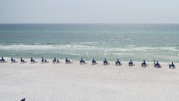 Am Strand, Liegestühle, Strandtücher