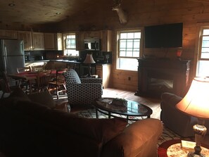 Smart TV, fireplace, DVD player, books - ENJOY A QUIET GETAWAY AT MOUNTAIN VIEW CABIN RENTALS (New Market)