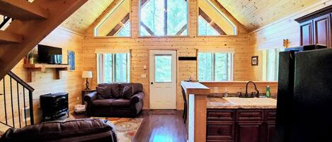 Een smart-tv en een open haard