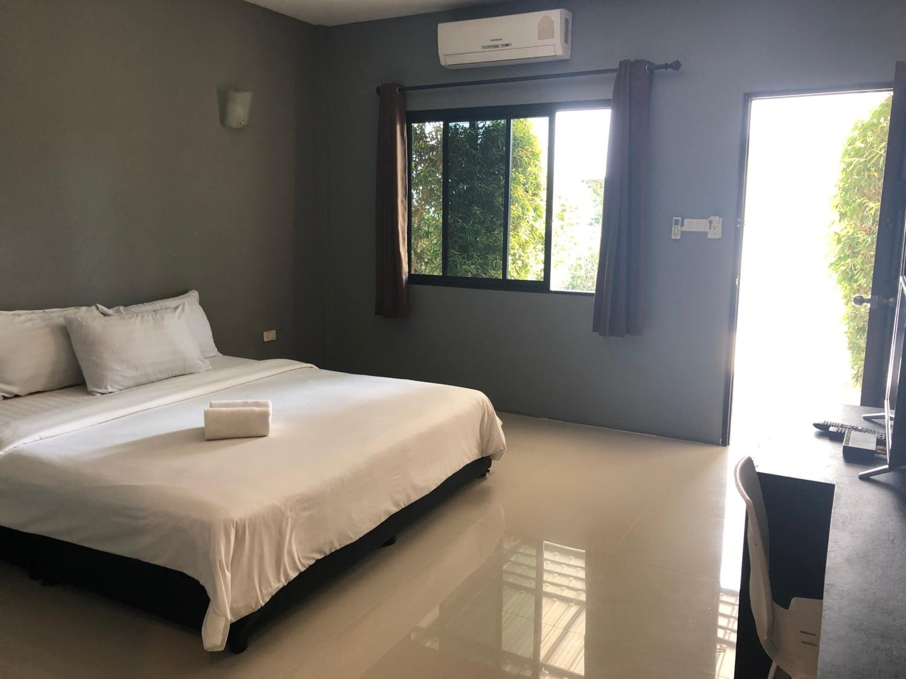 書桌、免費 Wi-Fi