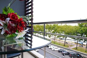 Standard Double Room with River View  | 阳台景观