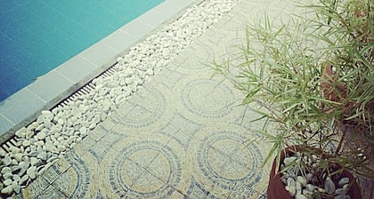 Darvy Suites