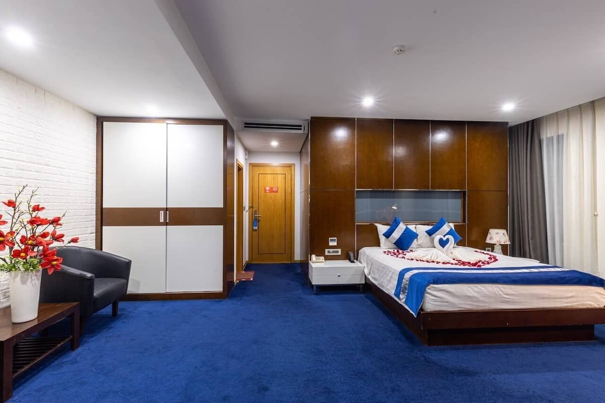 Suite | 1 bedroom, minibar, desk, soundproofing