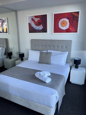 Iron/ironing board, free WiFi, bed sheets - Tasha's Apartments on Warwick (Walkerville)