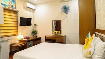 Habitación Deluxe | Minibar, caja de seguridad en la habitación y escritorio