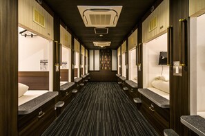 Free WiFi, bed sheets - Sejour Inn Capsule (Hiroshima)