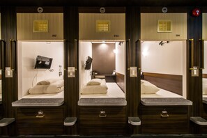 Free WiFi, bed sheets - Sejour Inn Capsule (Hiroshima)