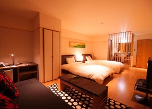 Coffres-forts dans les chambres, bureau, draps fournis