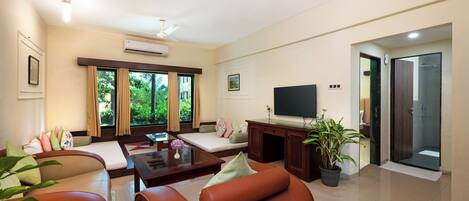 Suíte executiva | Área de estar | TV LCD 43 polegadas com canais via satélite, TV