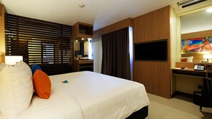 Premier suite | Een minibar, een kluis op de kamer, een bureau, een laptopwerkplek