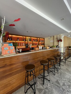 Bar en bord de piscine