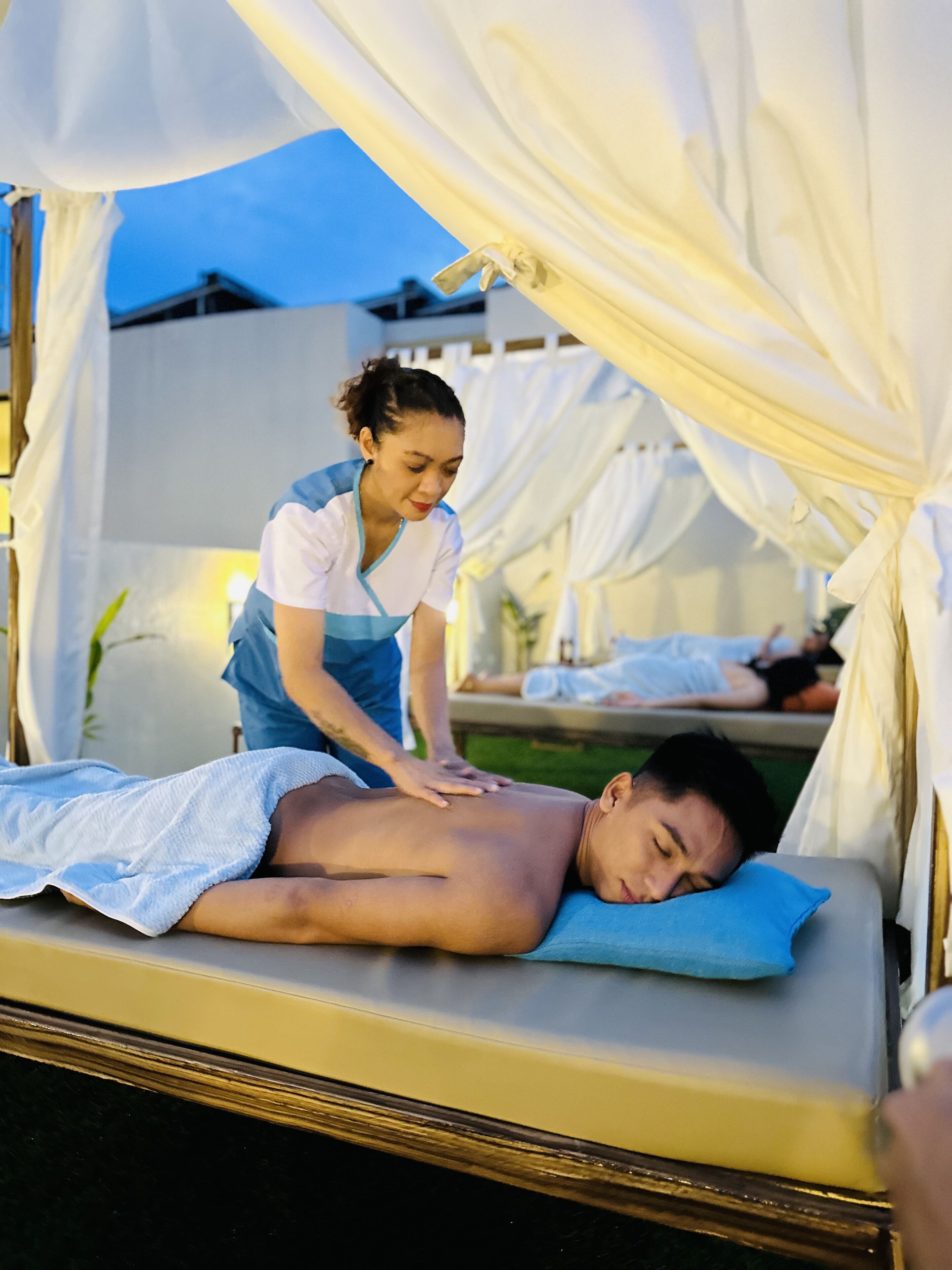 body treatments, aromatherapy, hot stone massages, deep-tissue massages