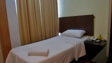 Single Room (Budget) | Meja, seterika/papan seterika, Wi-fi percuma