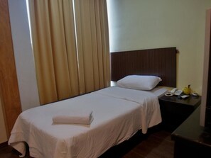 Einzelzimmer (Budget) | Schreibtisch, Bügeleisen/Bügelbrett, kostenloses WLAN