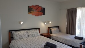 Habitación estándar con 2 camas individuales, varias camas | Ropa de cama de alta calidad, wifi gratis y ropa de cama 