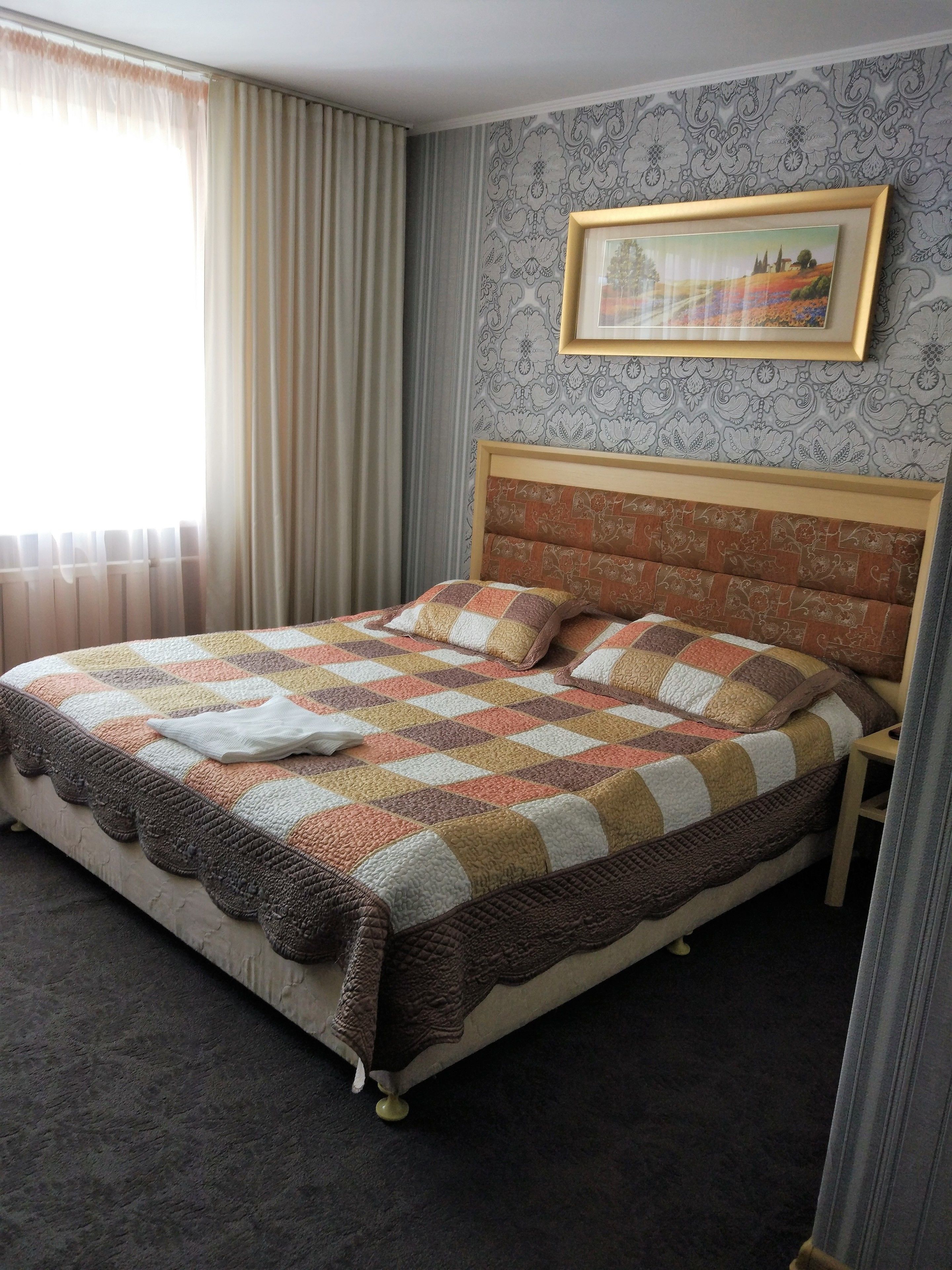 Yhden hengen economy-huone