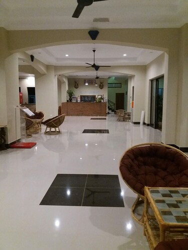 Blue Diamond Guest House - Hostel