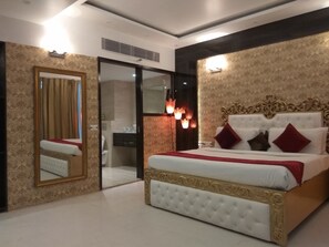 Executive Suite, 1 Bedroom | In-room safe, iron/ironing board, rollaway beds, free WiFi - Hotel signature grand (New Delhi)
