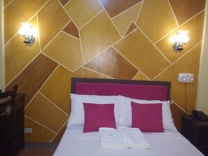 Premium bedding, desk, rollaway beds, bed sheets