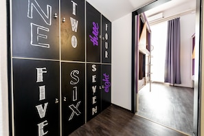 Bed in 8-Bed Dormitory Room with Private Bathroom | Free WiFi - Adagio Hostel Basilica (Budapest)