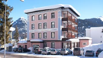 Mặt tiền nơi lưu trú