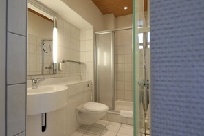 Hair dryer, towels - Hotel Concordia Davos (Davos)