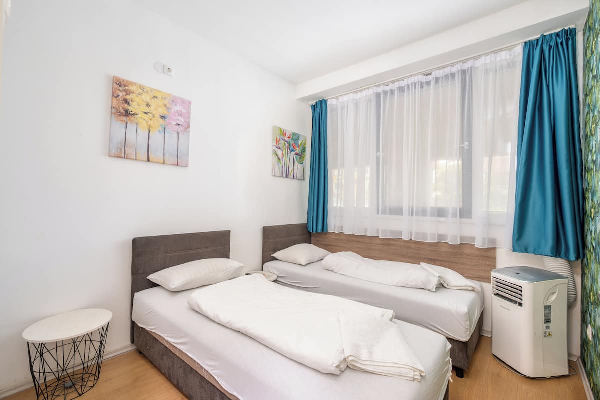 Basic Twin Room | Free WiFi, bed sheets