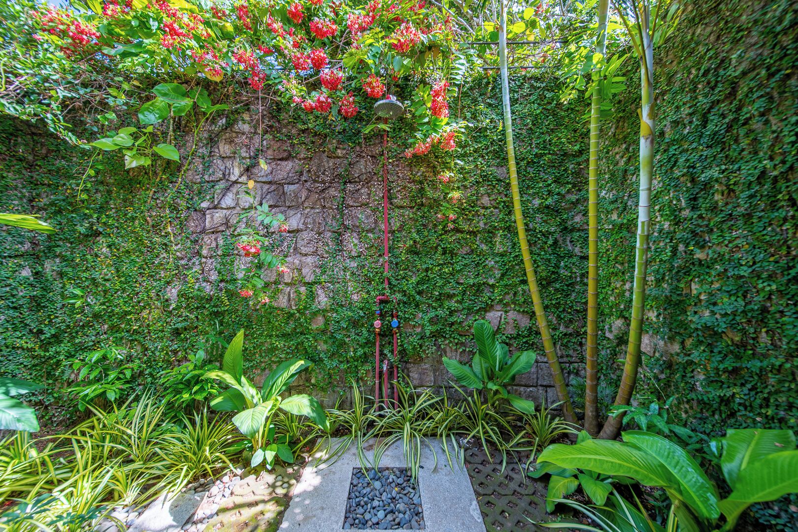 hill bungalow, bathtub | bathroom | free toiletries, hair dryer, slippers, towels