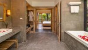 A modern bathroom with a large bathtub, a shower area, and a vanity with a mirror. - Lahana Resort Phu Quoc & Spa (Phu Quoc)