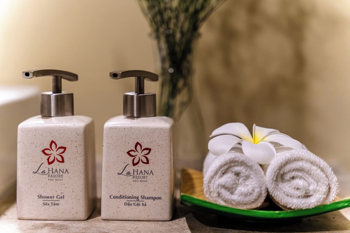 standard room, 1 king bed | bathroom | free toiletries, hair dryer, slippers, towels