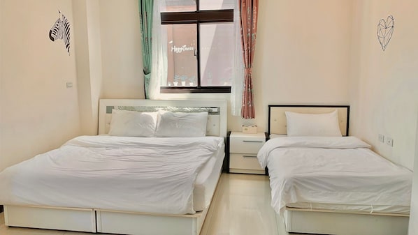 Escritorio, cortinas blackout y wifi gratis