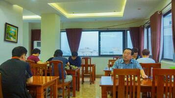 Desayuno completo incluido todos los días