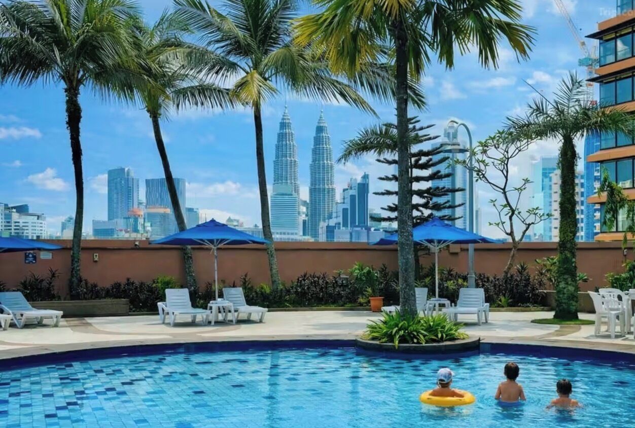 3 outdoor pools, open 7:00 AM to 10:00 PM, pool umbrellas