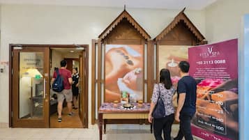 Couples treatment rooms, body treatments, hot stone massages