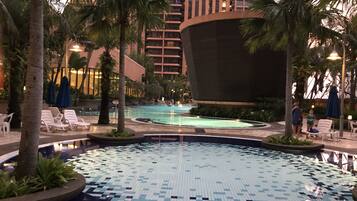 3 kolam renang terbuka, payung kolam