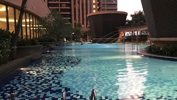3 outdoor pools, open 7:00 AM to 10:00 PM, pool umbrellas